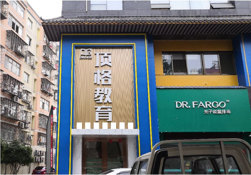 洛南门头设计要符合门店特色。